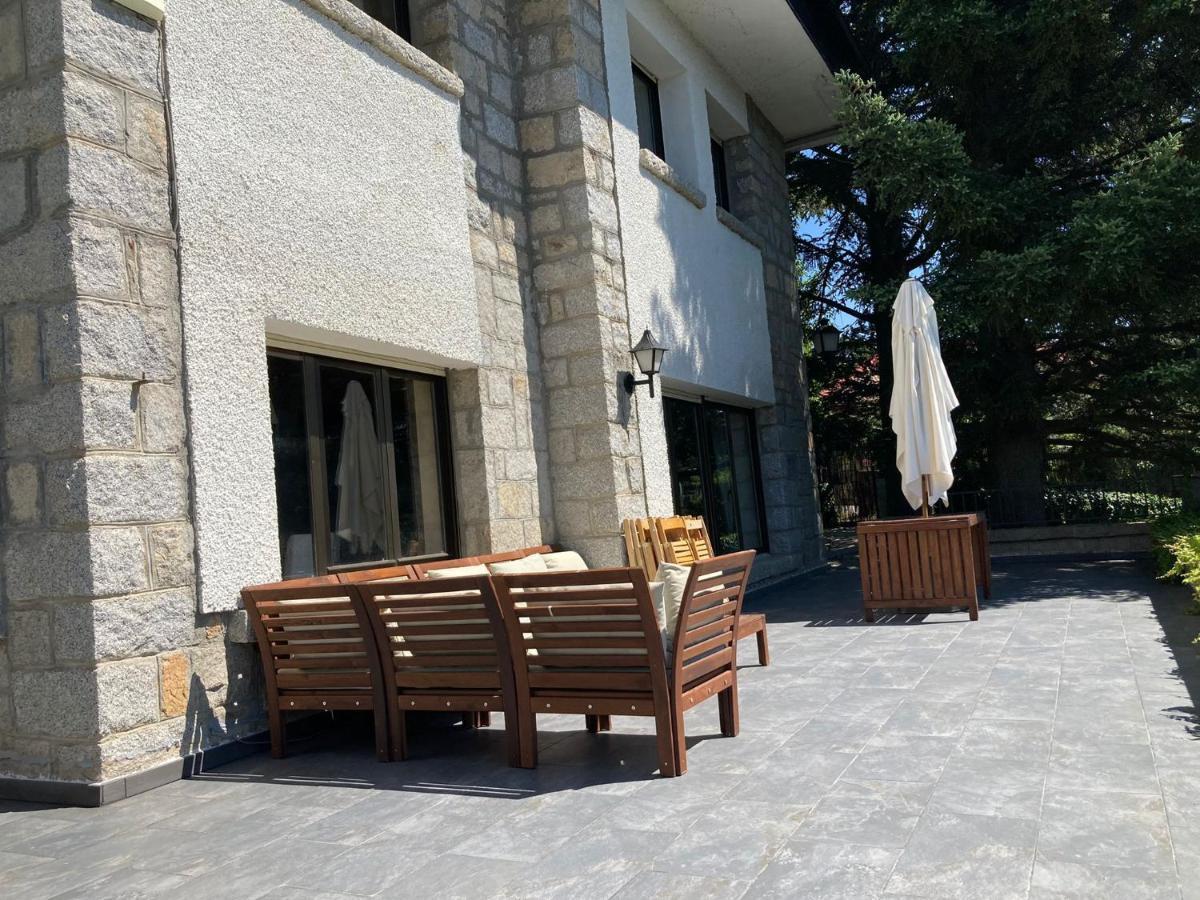 Los Cedros, Gran Chalet Con Piscina Y Apartamento En Navacerrada Villa Exterior photo